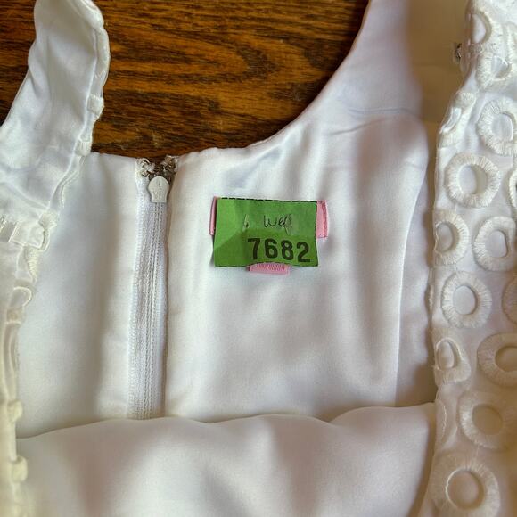 Lilly Pulitzer Meredith Eyelet Shift Dress in Resort White, Size 6 - Picture 7 of 10